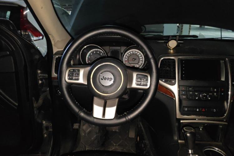 Used Jeep Grand Cherokee 2011 3.6L Luxury Edition Steering Wheel