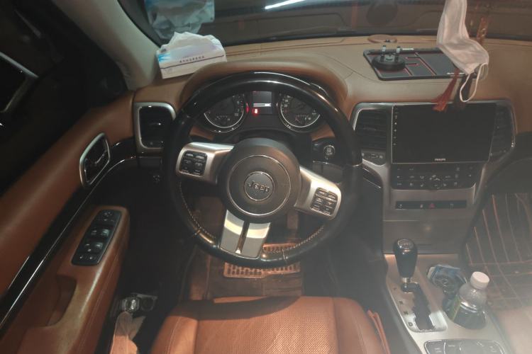 Used Jeep Grand Cherokee 2011 Revised 3.6L Flagship Edition Steering Wheel