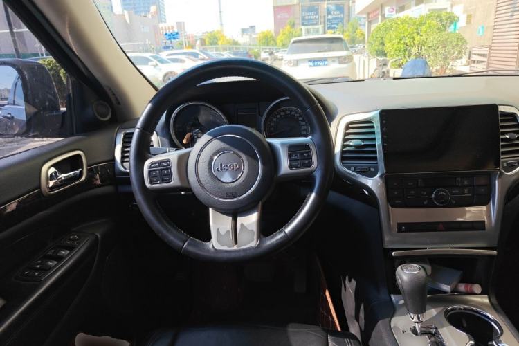 Used Jeep Grand Cherokee 2011 Revised Version 3.6L Comfort Edition Steering Wheel