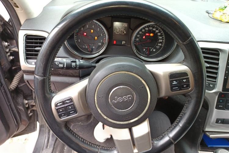 Used Jeep Grand Cherokee 2011 Revised 3.6L Classic Edition Steering Wheel