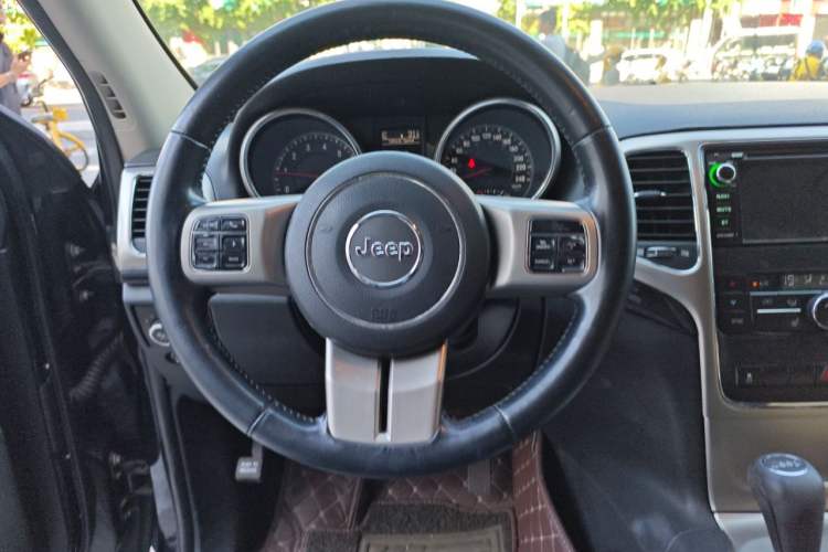 Used Jeep Grand Cherokee 2011 Revised Version 3.6L Comfort Edition Steering Wheel