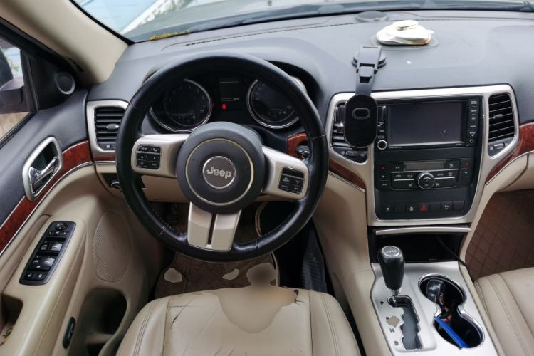 Used Jeep Grand Cherokee 2011 3.6L Luxury Navigation Edition Steering Wheel
