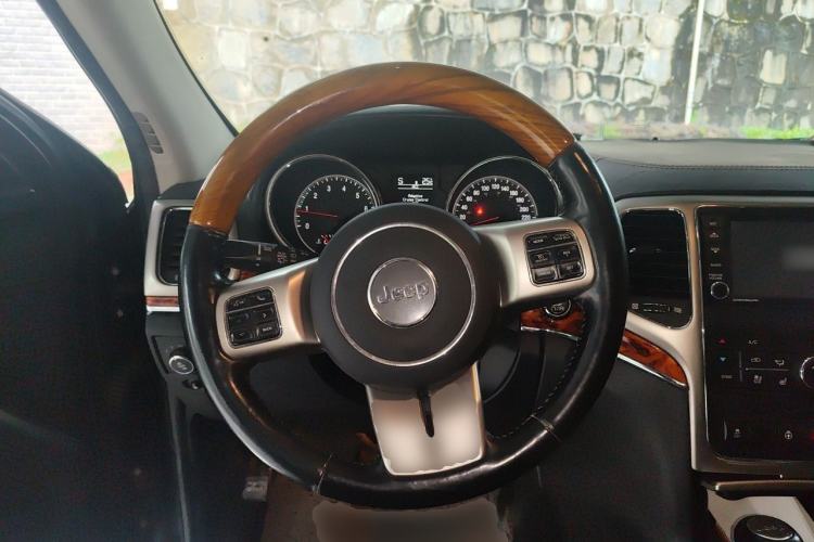 Used Jeep Grand Cherokee 2011 3.6L Flagship Edition Steering Wheel