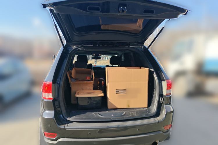 Used Jeep Grand Cherokee 2011 3.6L Comfort Edition Trunk