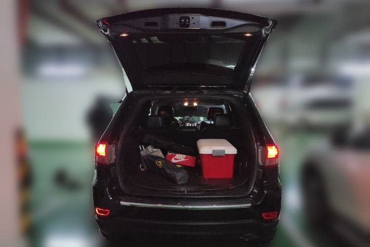 Used Jeep Grand Cherokee  Trunk