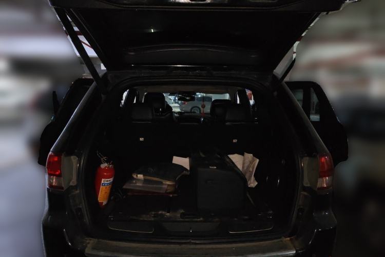 Used Jeep Grand Cherokee 2011 3.6L Luxury Edition Trunk