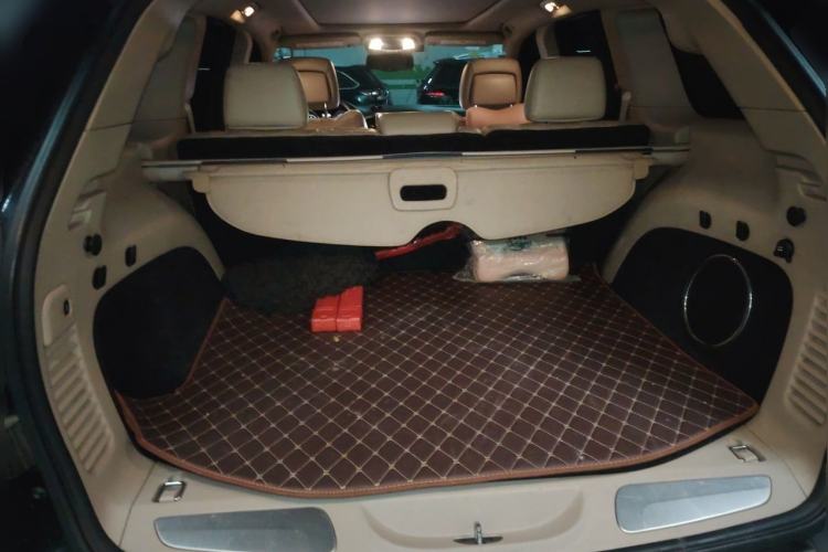 Used Jeep Grand Cherokee 2011 3.6L Luxury Edition Trunk