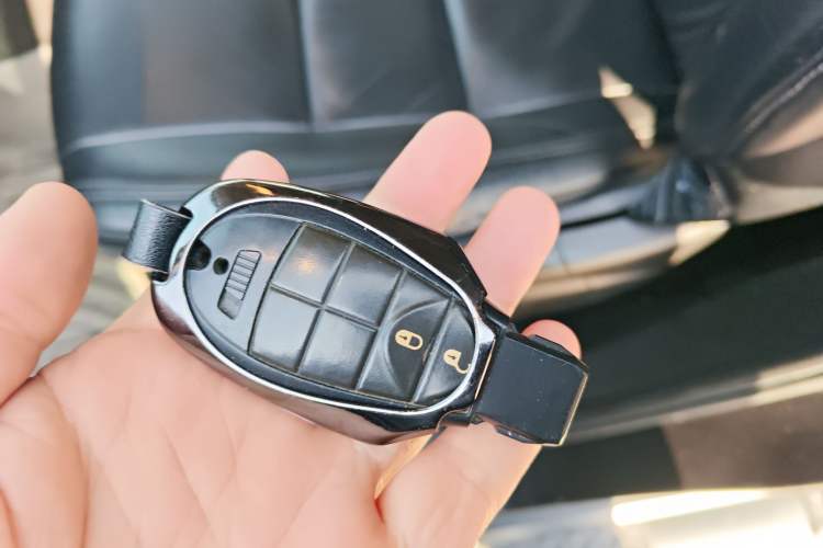 Used Jeep Grand Cherokee 2011 3.6L Comfort Edition Vehicle Key