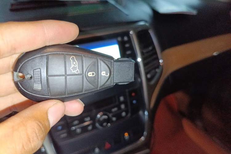 Used Jeep Grand Cherokee 2011 3.6L Flagship Edition Vehicle Key