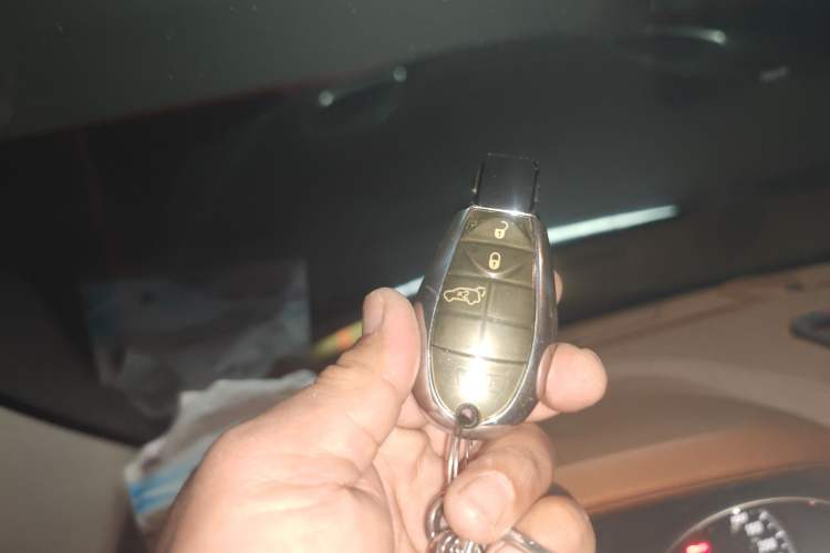 Used Jeep Grand Cherokee 2011 Revised 3.6L Flagship Edition Vehicle Key