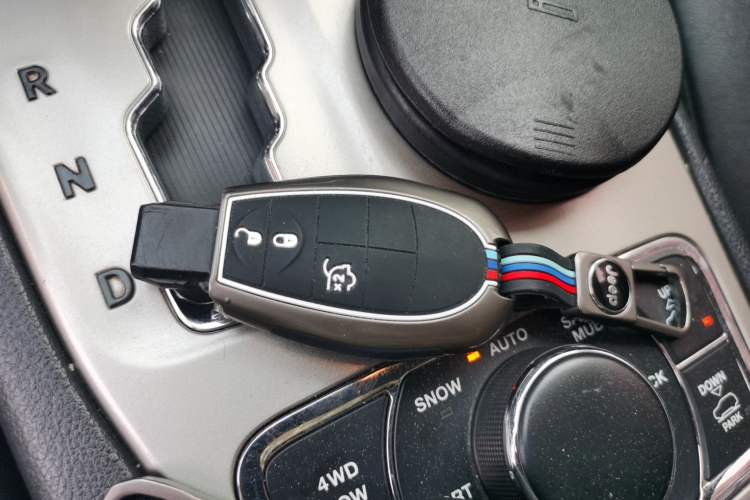 Used Jeep Grand Cherokee 2011 Revised 3.6L Luxury Navigation Edition Vehicle Key