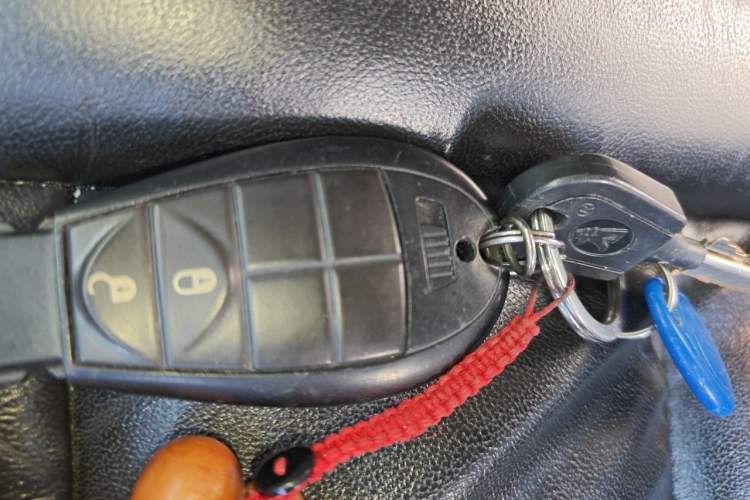 Used Jeep Grand Cherokee 2011 Revised Version 3.6L Comfort Edition Vehicle Key