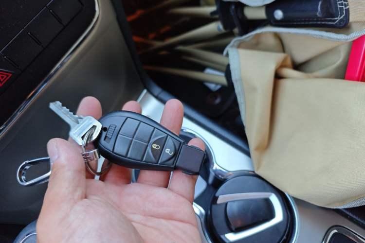 Used Jeep Grand Cherokee 2011 Revised Version 3.6L Comfort Edition Vehicle Key