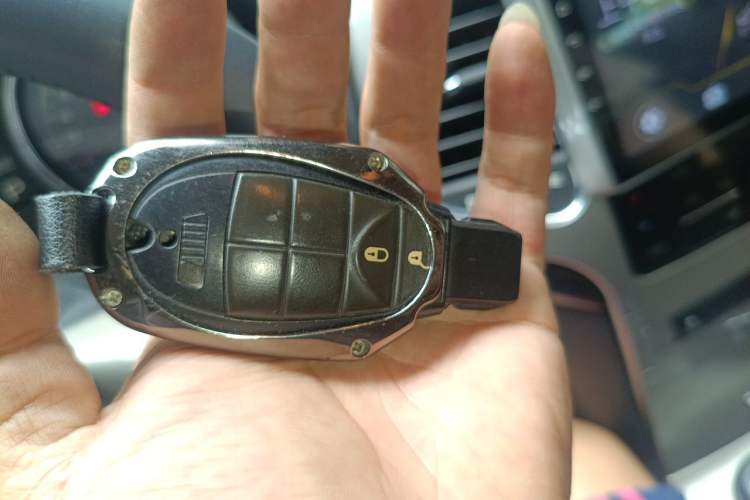 Used Jeep Grand Cherokee 2011 3.6L Luxury Navigation Edition Vehicle Key