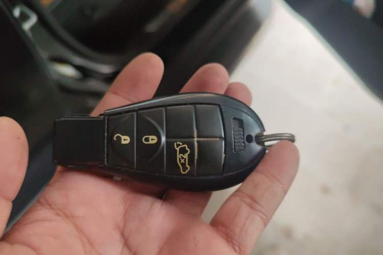 Used Jeep Grand Cherokee 2011 3.6L Flagship Edition Vehicle Key