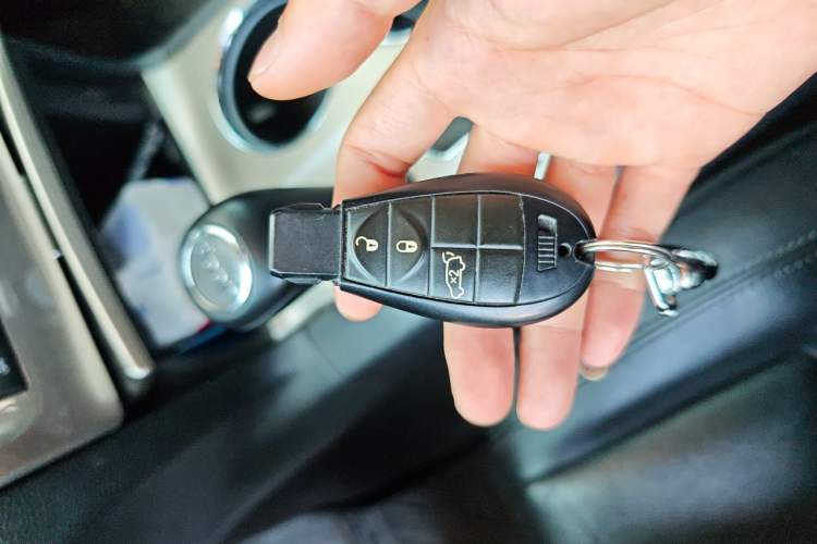 Used Jeep Grand Cherokee 2011 3.6L Luxury Navigation Edition Vehicle Key