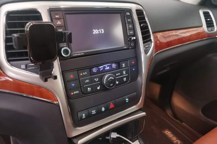 Used Jeep Grand Cherokee  Audio And AC Panel