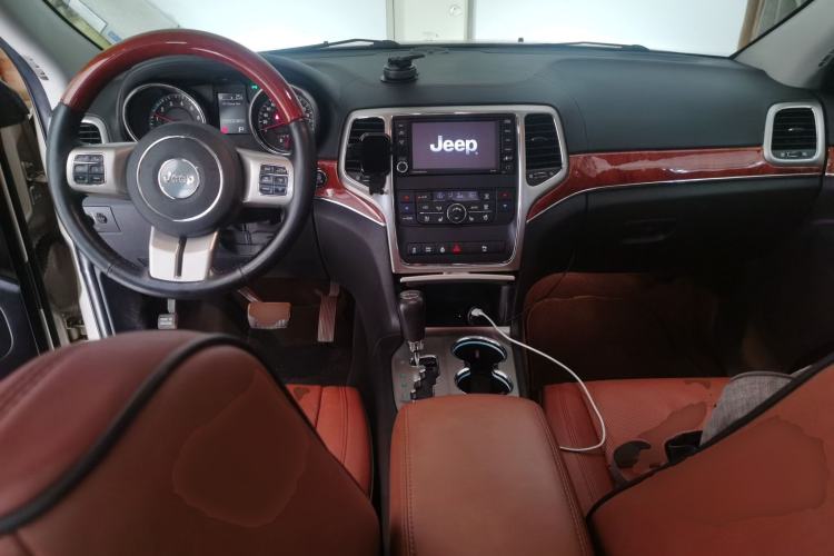 Used Jeep Grand Cherokee  Center Console