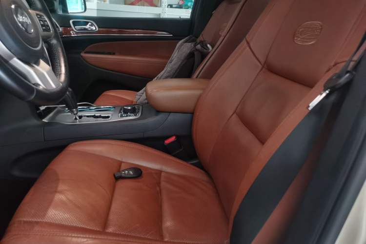 Used Jeep Grand Cherokee  Left Front Seat