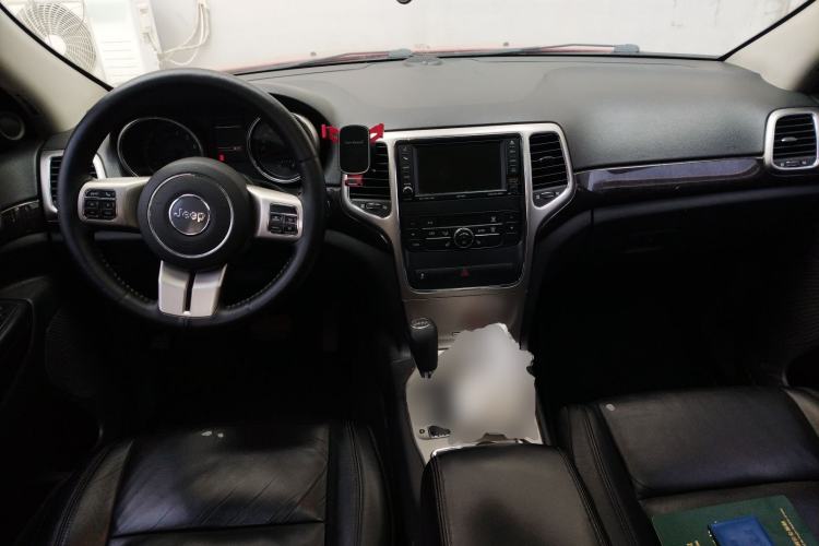 Used Jeep Grand Cherokee 2011 3.6L Comfort Edition Center Console