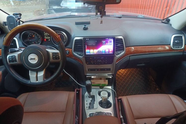 Used Jeep Grand Cherokee 2011 3.6L Flagship Navigation Edition Center Console