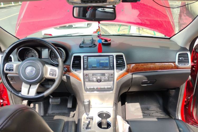 Used Jeep Grand Cherokee 2011 Revised 3.6L Luxury Edition Center Console