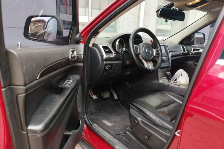 Used Jeep Grand Cherokee 2011 3.6L Comfort Edition Driver Seat