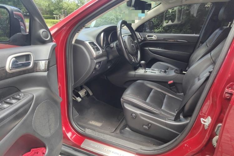 Used Jeep Grand Cherokee 2011 3.6L Luxury Navigation Edition Driver Seat