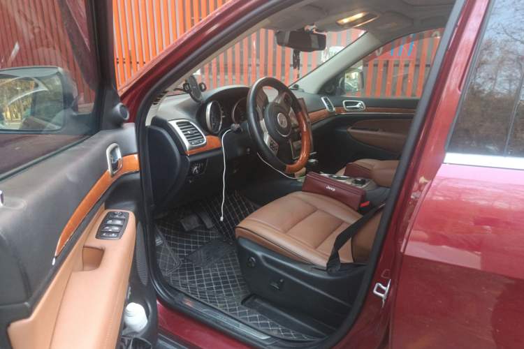 Used Jeep Grand Cherokee 2011 3.6L Flagship Navigation Edition Driver Seat