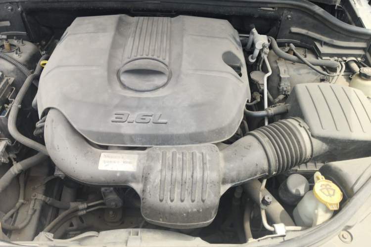 Used Jeep Grand Cherokee 2011 3.6L Luxury Navigation Edition Engine Bay