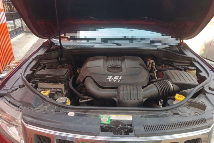 Used Jeep Grand Cherokee 2011 3.6L Flagship Navigation Edition Engine Bay