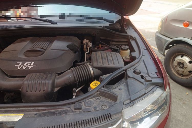 Used Jeep Grand Cherokee 2011 3.6L Flagship Navigation Edition Engine Bay Left