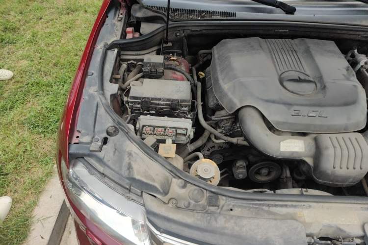 Used Jeep Grand Cherokee 2011 3.6L Luxury Navigation Edition Engine Bay Right