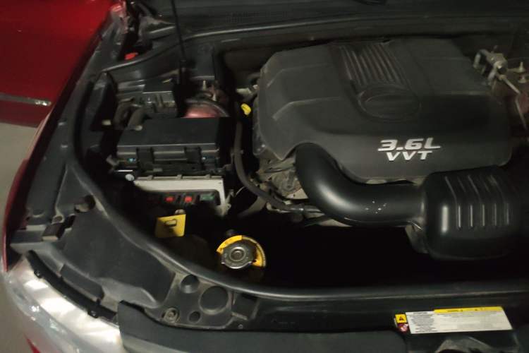 Used Jeep Grand Cherokee 2011 Revised Version 3.6L Comfort Edition Engine Bay Right
