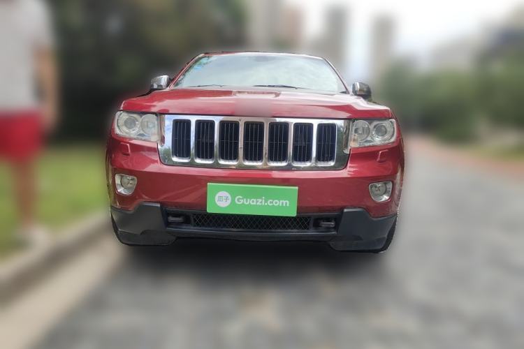 Used Jeep Grand Cherokee 2011 3.6L Luxury Navigation Edition Front