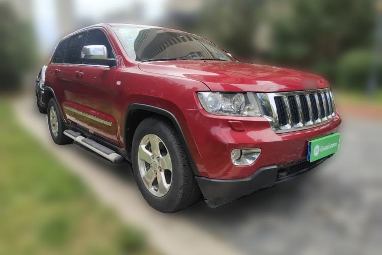 Used Jeep Grand Cherokee 2011 3.6L Luxury Navigation Edition Front Right 45 Deg