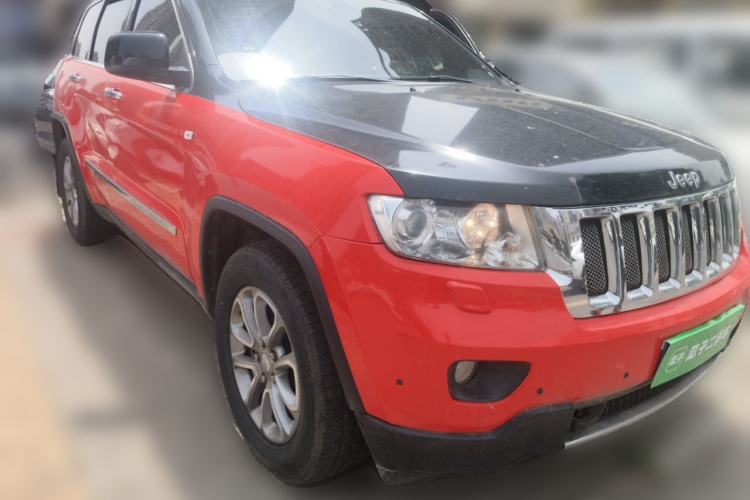 Used Jeep Grand Cherokee 2011 3.6L Luxury Navigation Edition Front Right 45 Deg