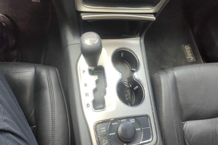 Used Jeep Grand Cherokee 2011 3.6L Luxury Navigation Edition Gear Lever