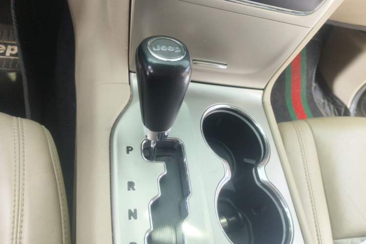 Used Jeep Grand Cherokee 2011 3.6L Luxury Navigation Edition Gear Lever