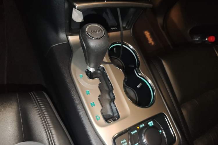 Used Jeep Grand Cherokee 2011 Revised Version 3.6L Comfort Edition Gear Lever