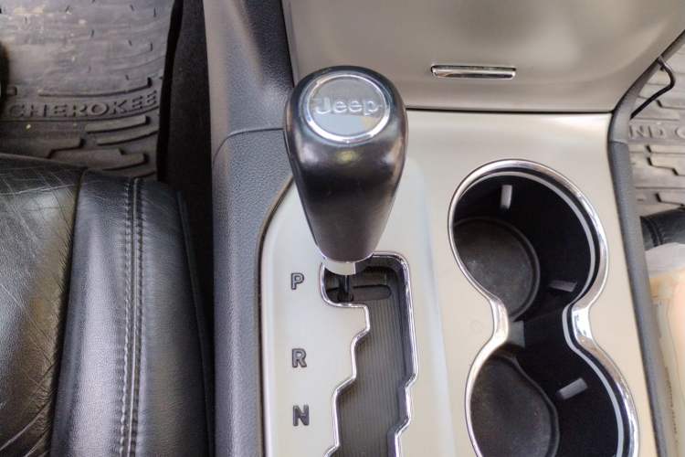 Used Jeep Grand Cherokee 2011 Revised 3.6L Luxury Edition Gear Lever