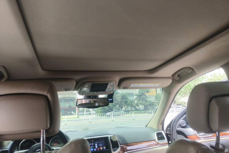 Used Jeep Grand Cherokee 2011 3.6L Luxury Navigation Edition Headliner