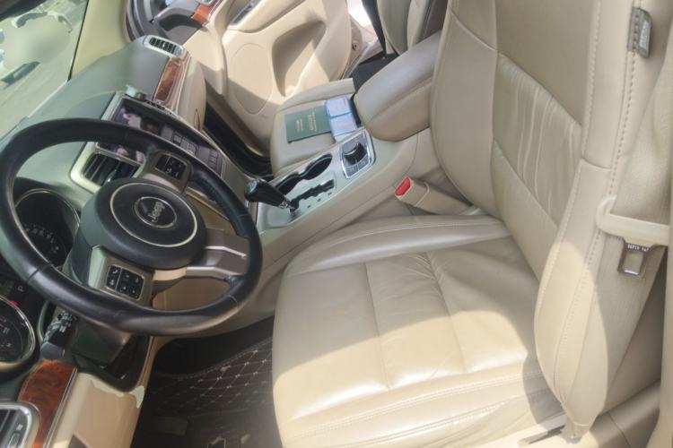 Used Jeep Grand Cherokee 2011 3.6L Luxury Navigation Edition Left Front Seat