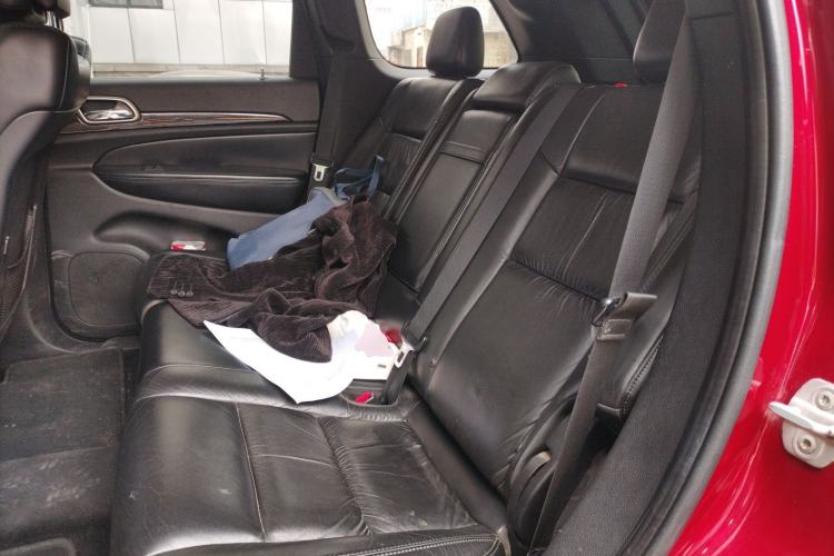 Used Jeep Grand Cherokee 2011 3.6L Comfort Edition Left Rear Seat