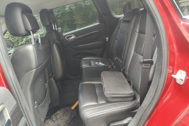 Used Jeep Grand Cherokee 2011 3.6L Luxury Navigation Edition Left Rear Seat