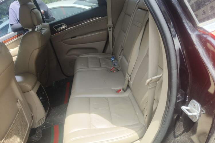 Used Jeep Grand Cherokee 2011 3.6L Luxury Navigation Edition Left Rear Seat