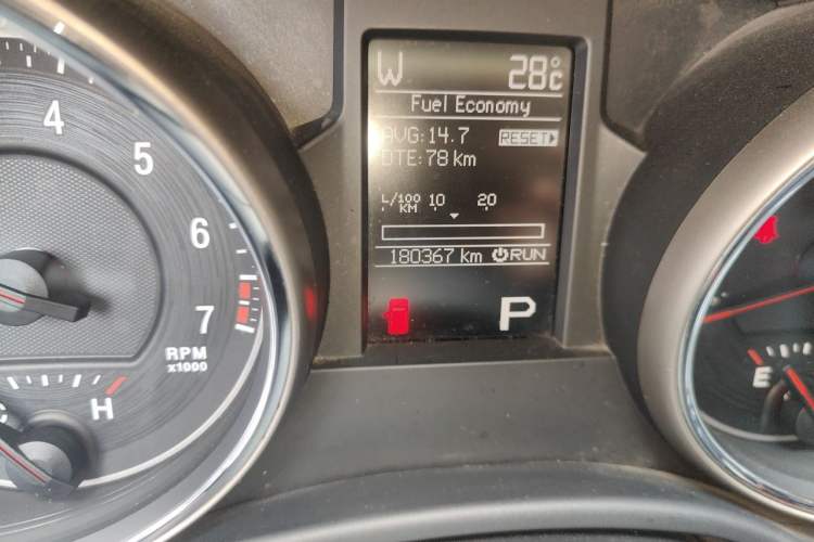 Used Jeep Grand Cherokee 2011 3.6L Luxury Navigation Edition Odometer Close Up