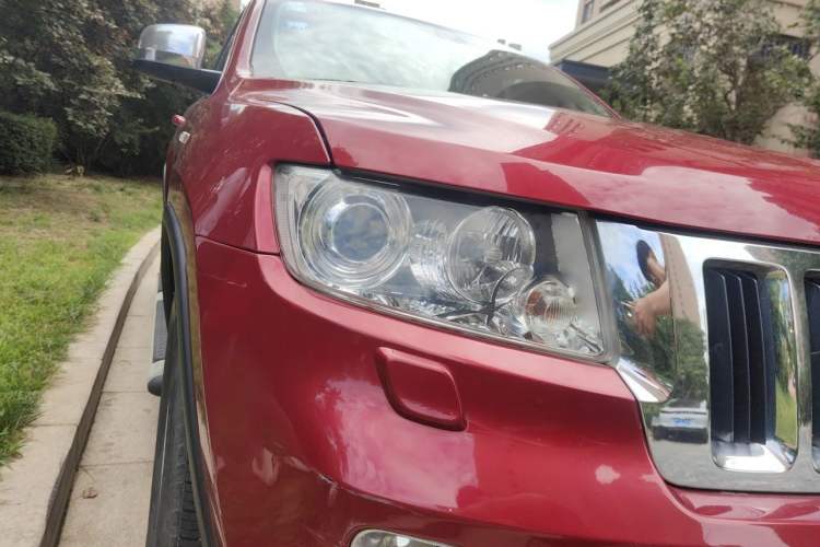 Used Jeep Grand Cherokee 2011 3.6L Luxury Navigation Edition Right Front Headlight