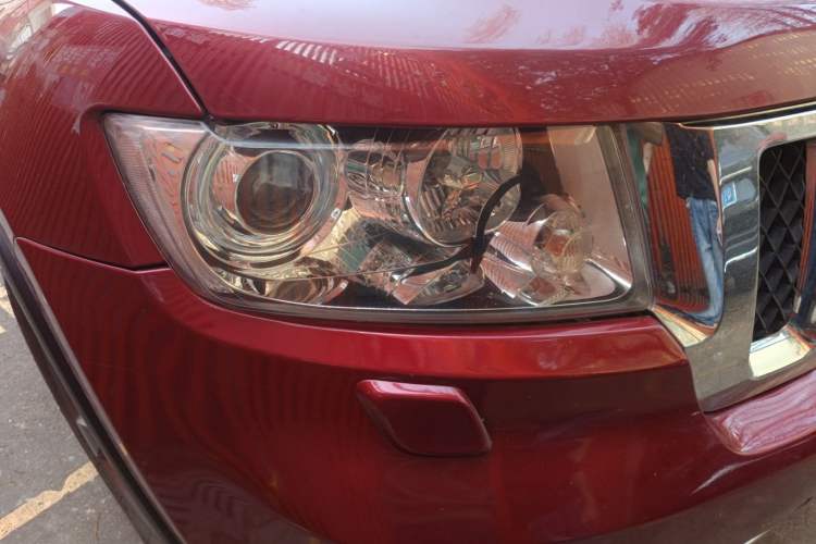 Used Jeep Grand Cherokee 2011 3.6L Flagship Navigation Edition Right Front Headlight