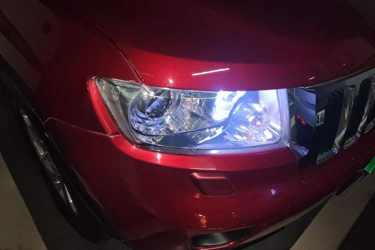 Used Jeep Grand Cherokee 2011 Revised Version 3.6L Comfort Edition Right Front Headlight